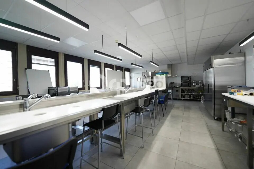 Bureau dans Villeurbanne à louer Photo de l’immeuble– Image 1 sur 5