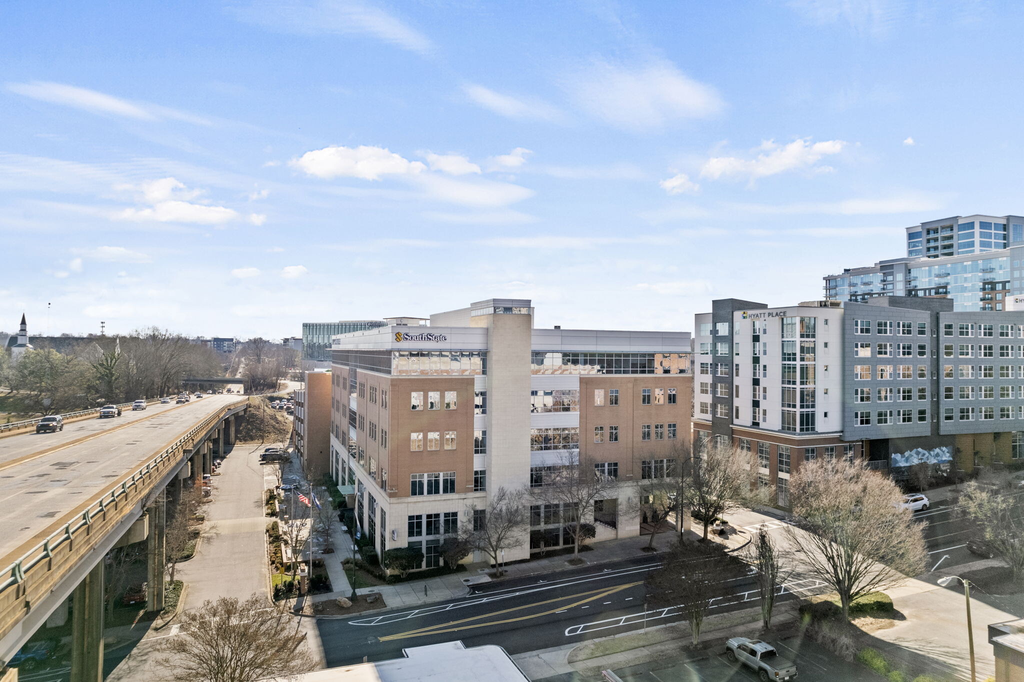 200 E Broad St, Greenville, SC à louer Photo de l’immeuble– Image 1 sur 14