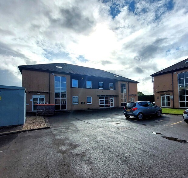 3 Players Rd, Stirling à vendre - Photo de l’immeuble – Image 1 sur 4
