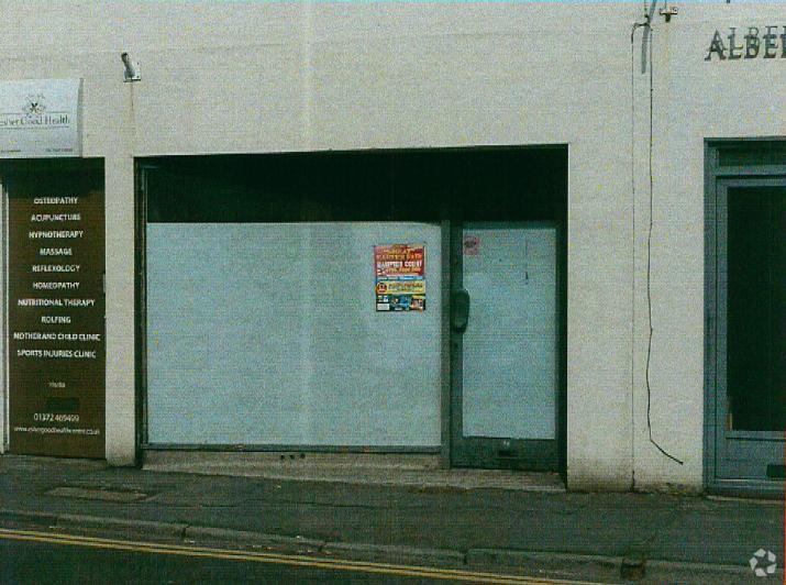 6-8 Church St, Esher à vendre - Photo de l’immeuble – Image 2 sur 4