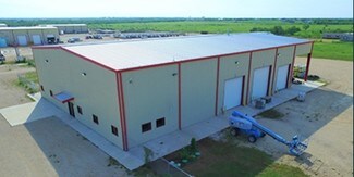 Plus de détails pour 563 Shale Ln, Pleasanton, TX - Industriel/Logistique à vendre