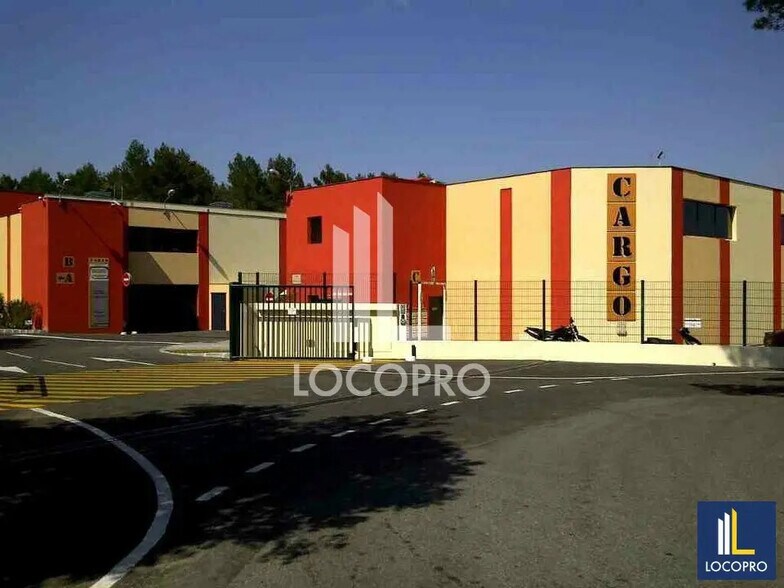 Local d’activités dans Antibes à louer - Photo de l’immeuble – Image 1 sur 3