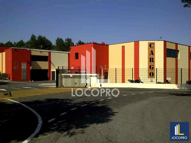 Plus de détails pour Local d'activités à louer