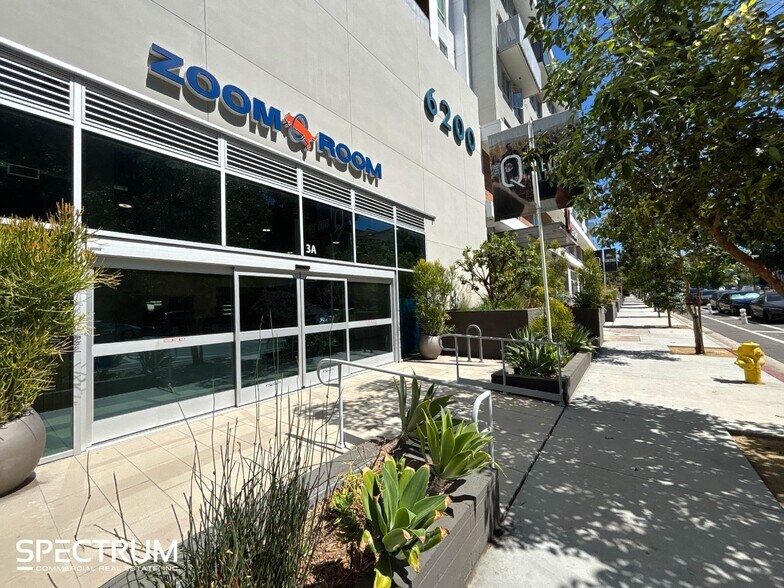 6200 Variel Ave, Woodland Hills, CA à louer - Photo de l’immeuble – Image 2 sur 30