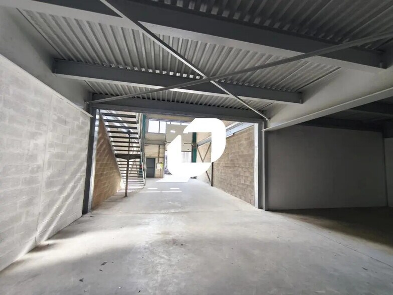 Local d’activités dans Neuilly-Plaisance à louer - Photo de l’immeuble – Image 3 sur 6