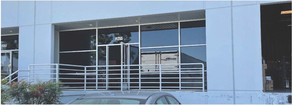 14255 Don Julian Rd, City Of Industry, CA à louer - Photo de l’immeuble – Image 1 sur 1