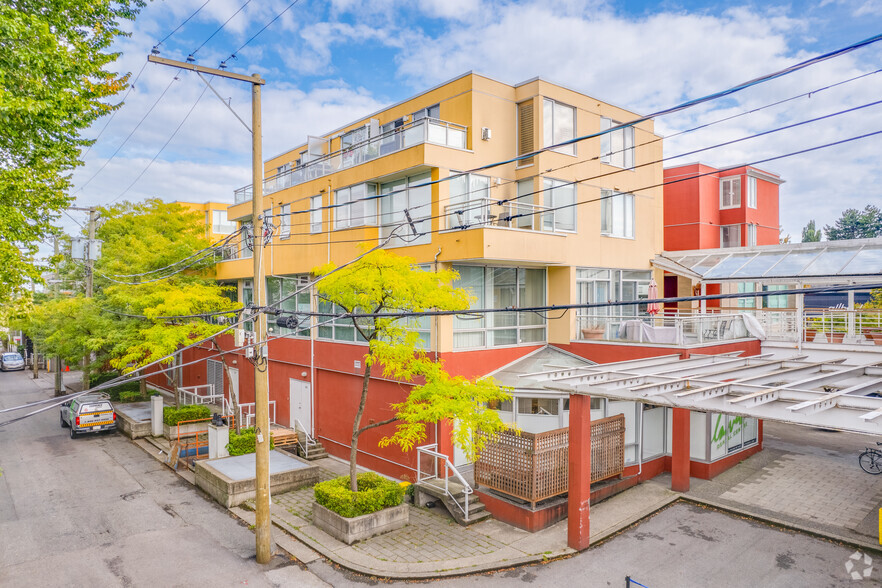 2211 4th Ave W, Vancouver, BC à louer - Photo de l’immeuble – Image 3 sur 5