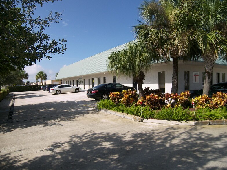 500 W Commerce Way W, Jupiter, FL à louer - Photo de l’immeuble – Image 2 sur 7
