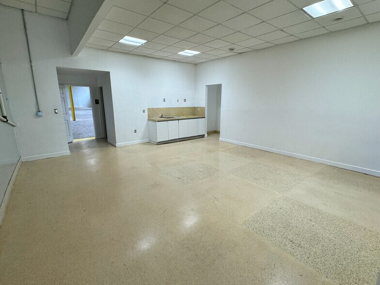 3949 S Keeler Ave, Chicago, IL à louer - Photo intérieure – Image 2 sur 5