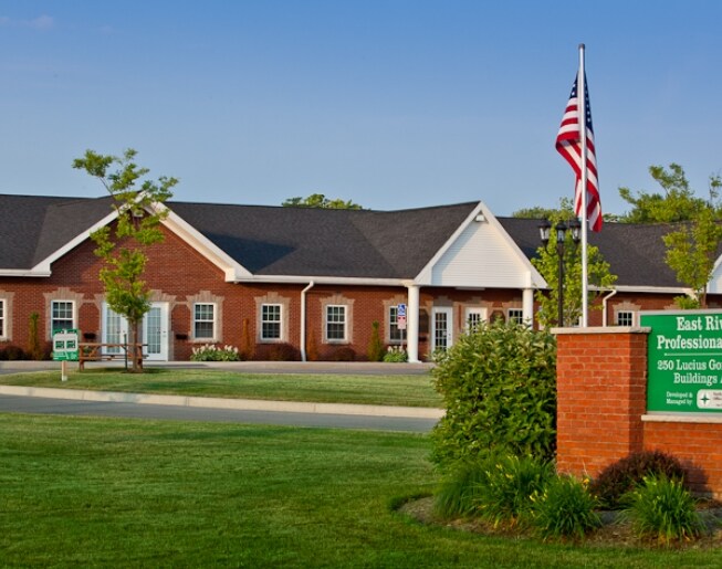 250 Lucius Gordon Dr, West Henrietta, NY à louer - Photo de l’immeuble – Image 2 sur 11