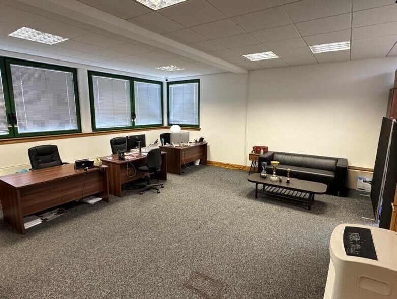 Bourne Court, Southend Rd, Woodford Green à louer - Photo de l’immeuble – Image 2 sur 5