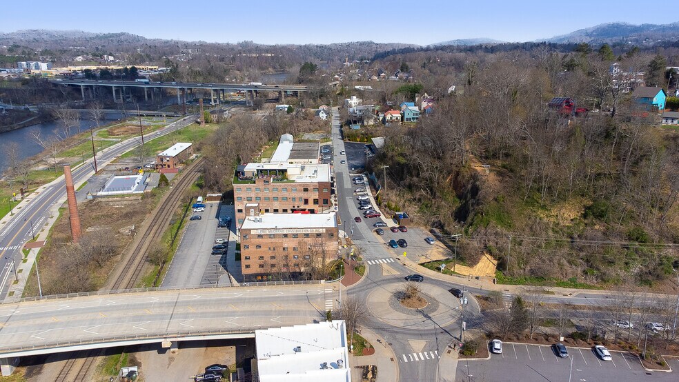 109 Roberts St, Asheville, NC à vendre - Photo de l’immeuble – Image 3 sur 13