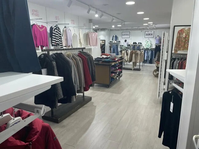 Plus de détails pour Local commercial à louer