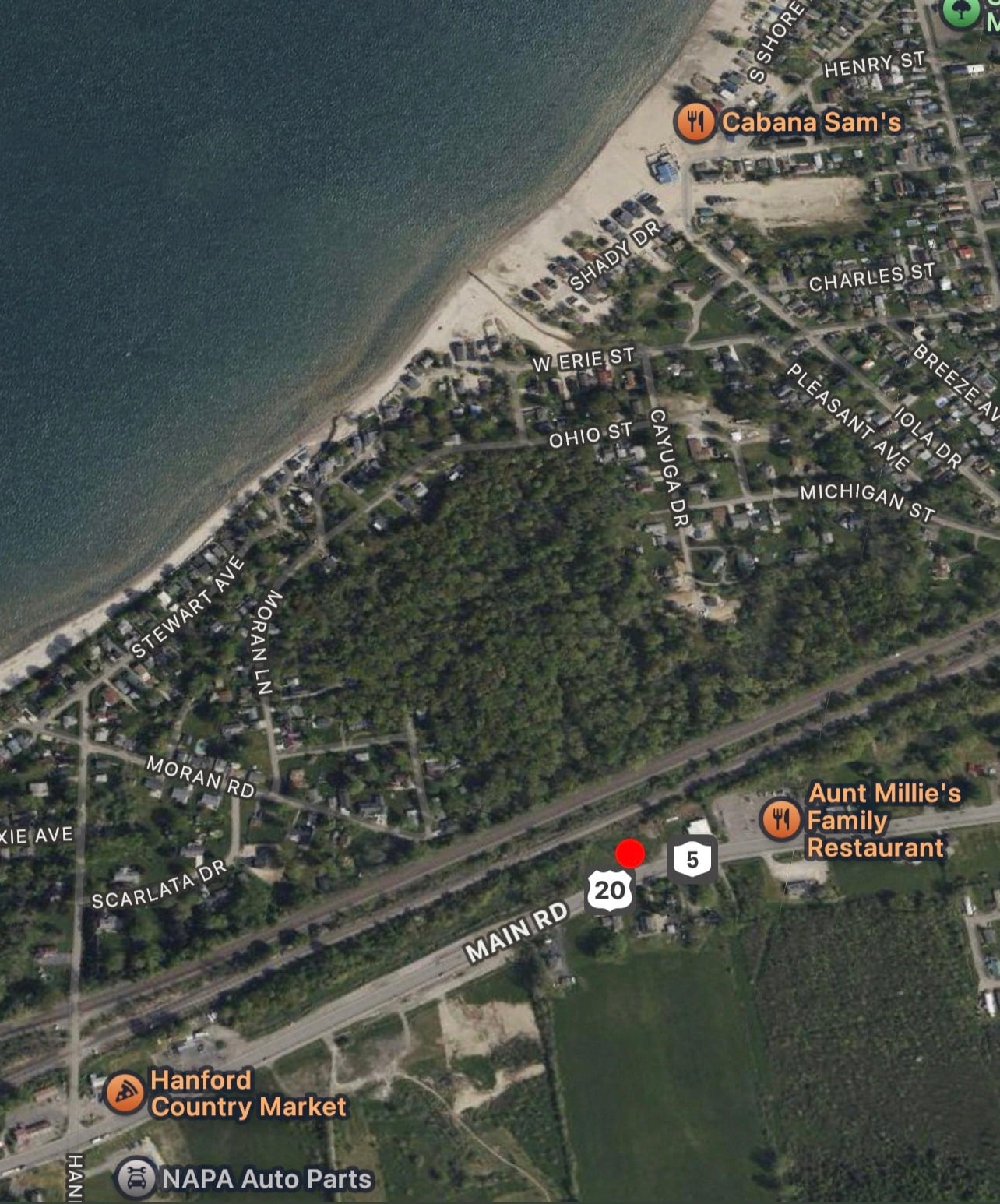 5 and 20, Silver Creek, NY à louer Photo principale– Image 1 sur 3