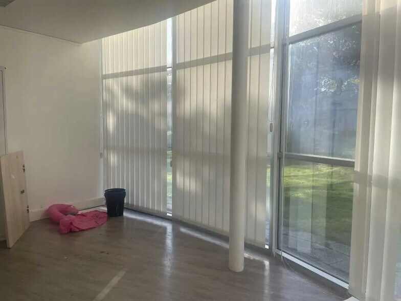 Bureau dans Mont-Saint-Aignan à louer - Photo de l’immeuble – Image 2 sur 5