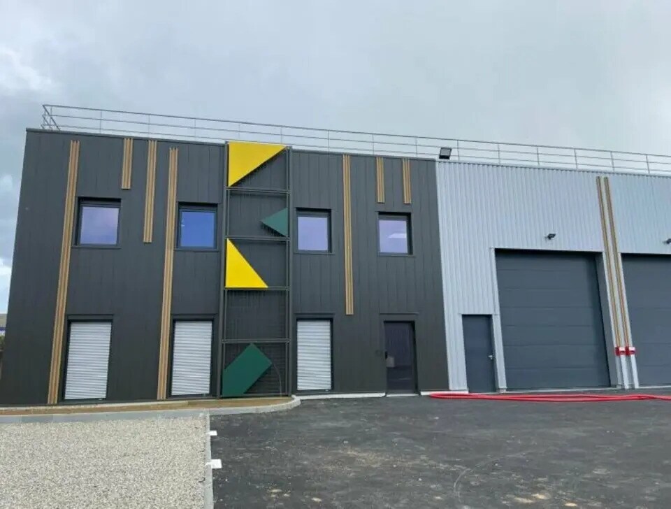 Local d’activités dans Saint-Priest à louer Photo de l’immeuble– Image 1 sur 12