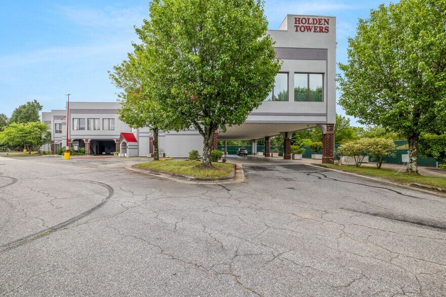 3800 S Holden Rd, Greensboro, NC à louer - Photo de l’immeuble – Image 2 sur 2