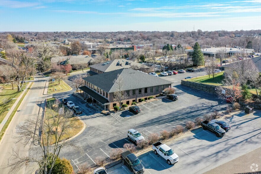 11725 Arbor St, Omaha, NE à louer - Photo de l’immeuble – Image 3 sur 7