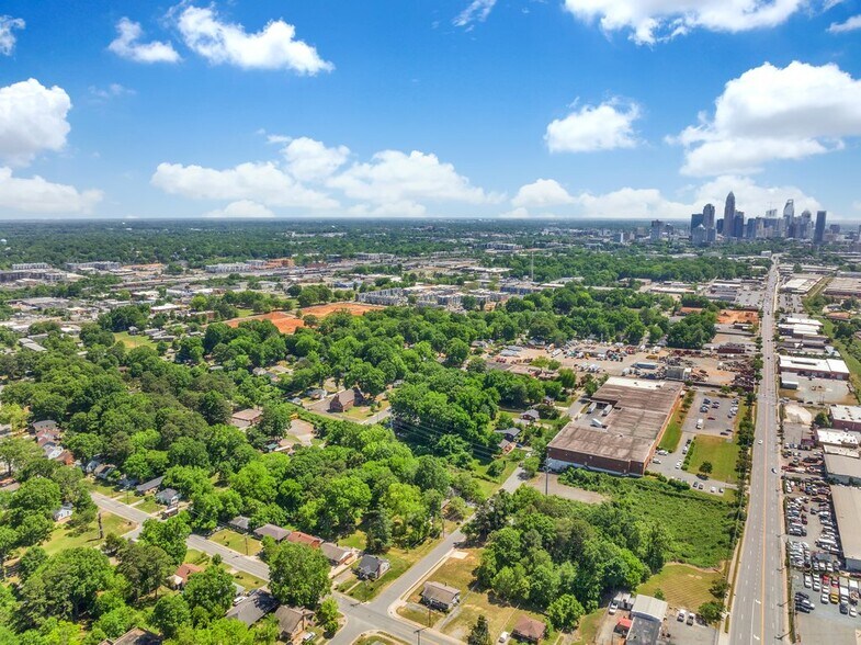 2908-2918 N Graham St, Charlotte, NC à louer - Photo de l’immeuble – Image 3 sur 7