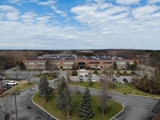 5000 Corporate Ct, Holtsville, NY à louer Aérien– Image 1 sur 19