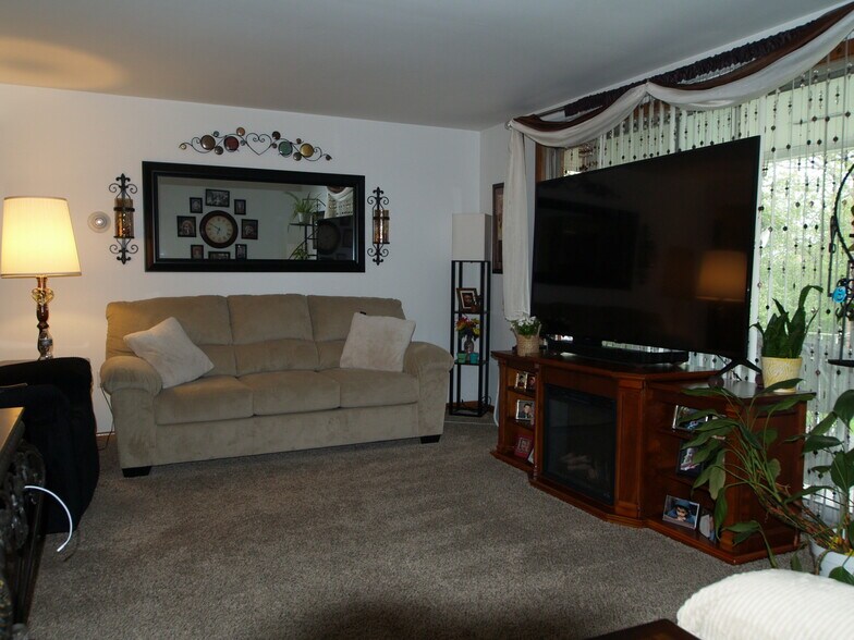 1545 East and West Rd, West Seneca, NY à vendre - Photo de l’immeuble – Image 3 sur 9