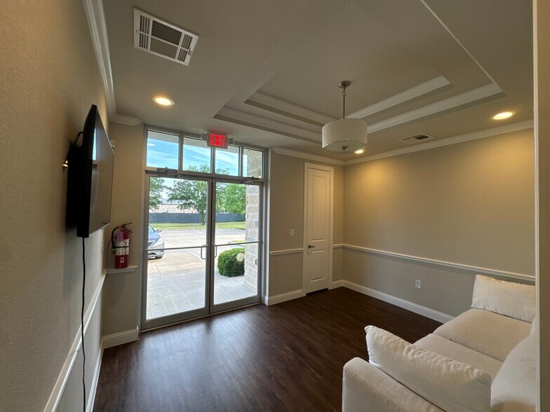 1402 S Custer Rd, McKinney, TX à louer - Hall d’entrée – Image 2 sur 11