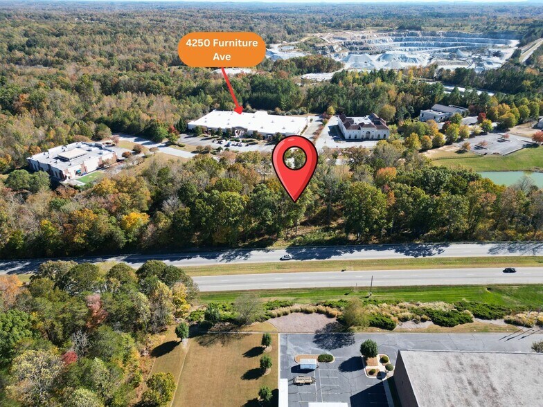 4251 Furniture Dr, Jamestown, NC à vendre - Photo de l’immeuble – Image 2 sur 4