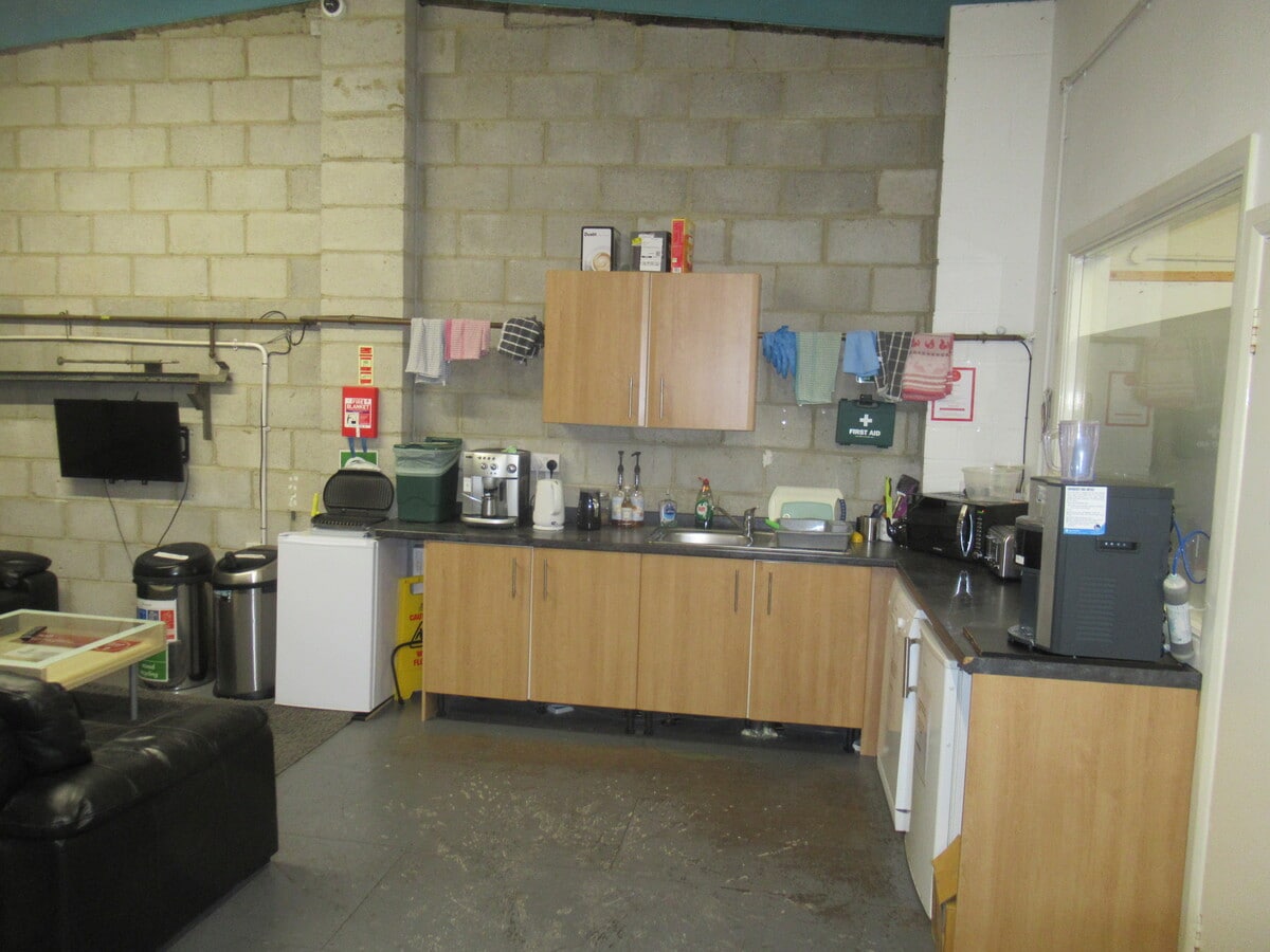 Beverley Way, New Malden, SRY KT3 4PT - Lot 2 - - Photo intérieure - Image 1 of 4