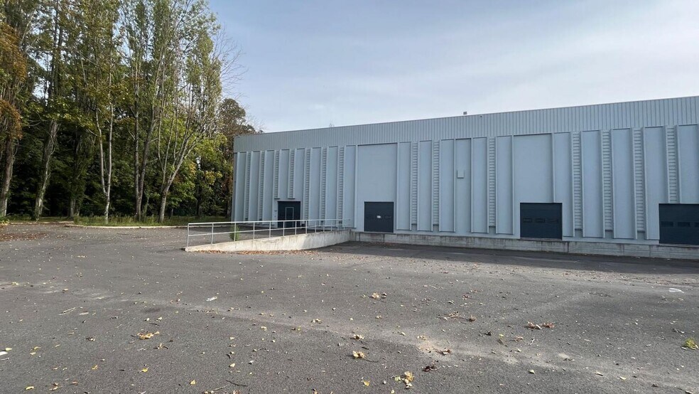 Industriel/Logistique dans SAINT-OUEN-L'AUMONE à louer - Photo de l’immeuble – Image 3 sur 5
