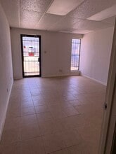 7999 Hansen Rd, Houston, TX à louer Photo intérieure– Image 1 sur 3