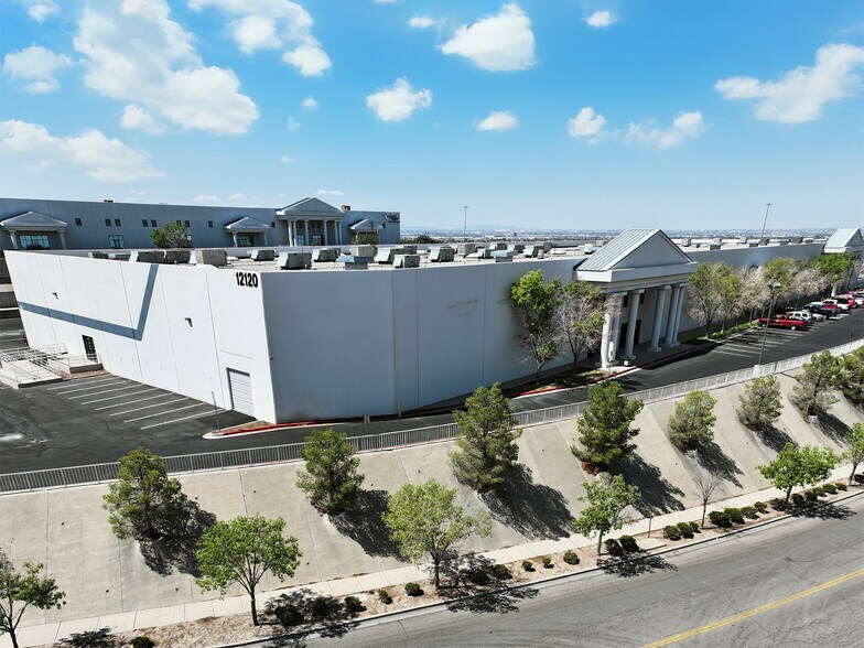 12120 Rojas Dr, El Paso, TX à louer - Photo de l’immeuble – Image 1 sur 1