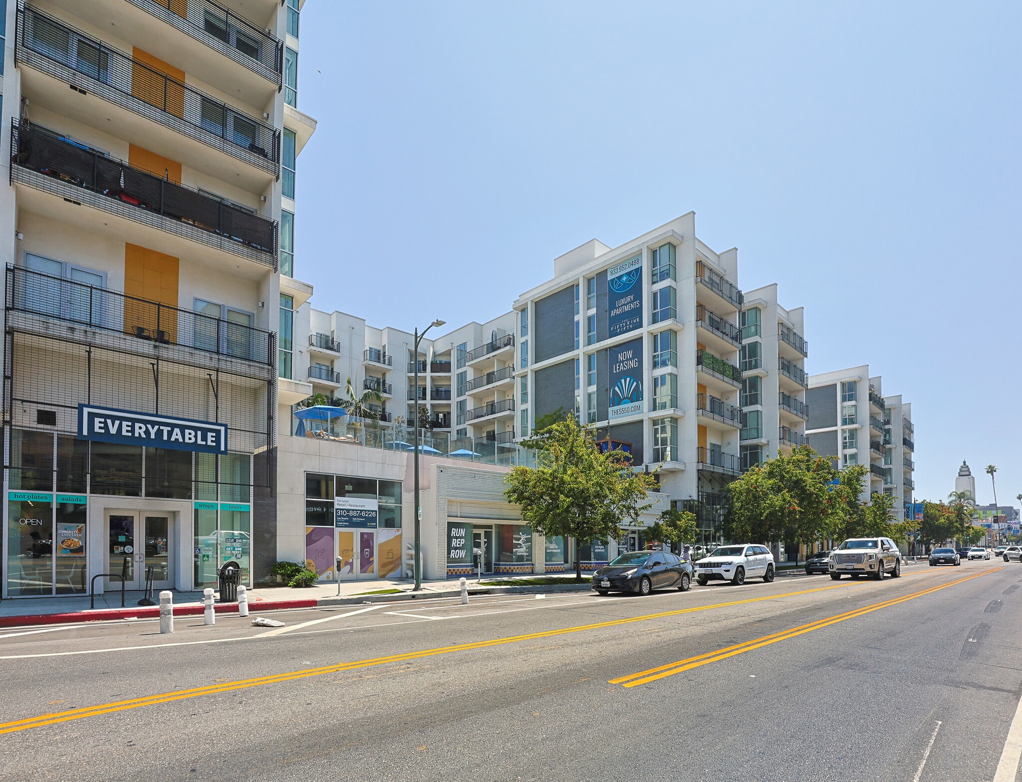 5550 Hollywood Blvd, Los Angeles, CA à louer Photo de l’immeuble– Image 1 sur 3