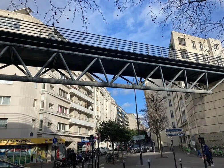 Local commercial dans Paris à vendre - Photo de l’immeuble – Image 1 sur 5