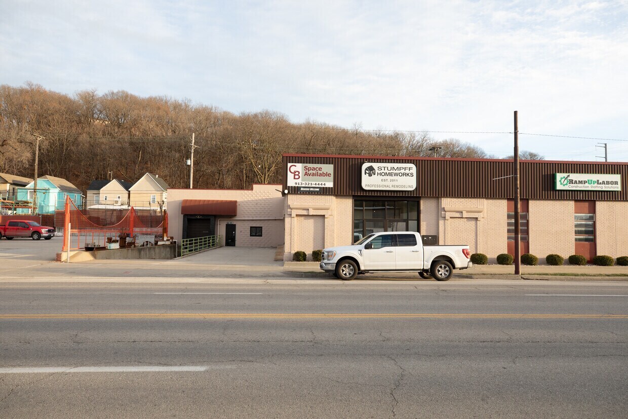 735 Southwest Blvd, Kansas City, KS à louer Photo principale– Image 1 sur 2