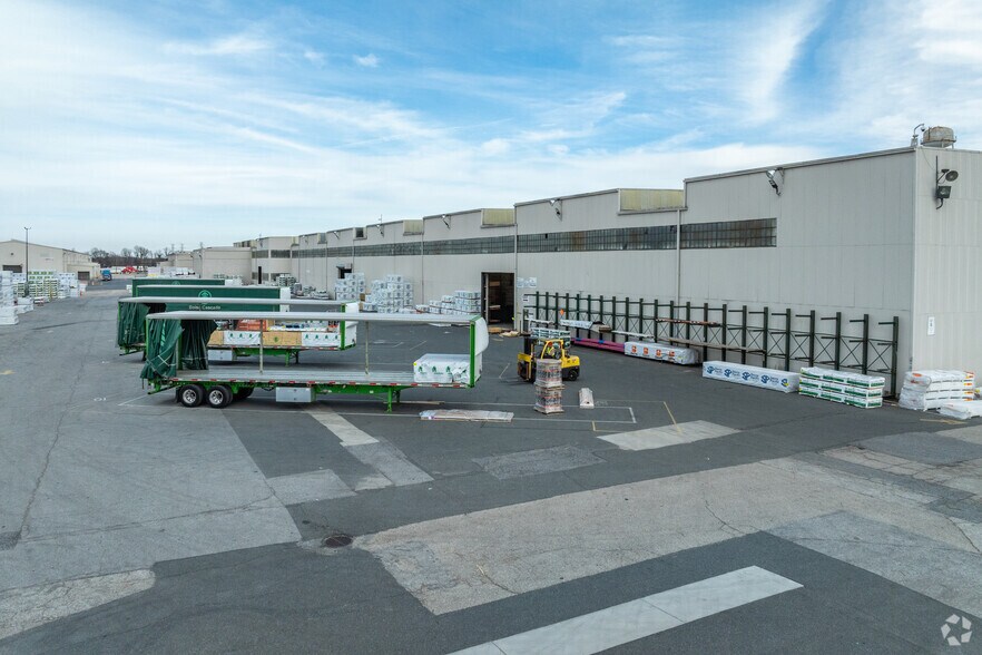 7700 Rolling Mill Rd, Baltimore, MD à louer - Photo de l’immeuble – Image 2 sur 5
