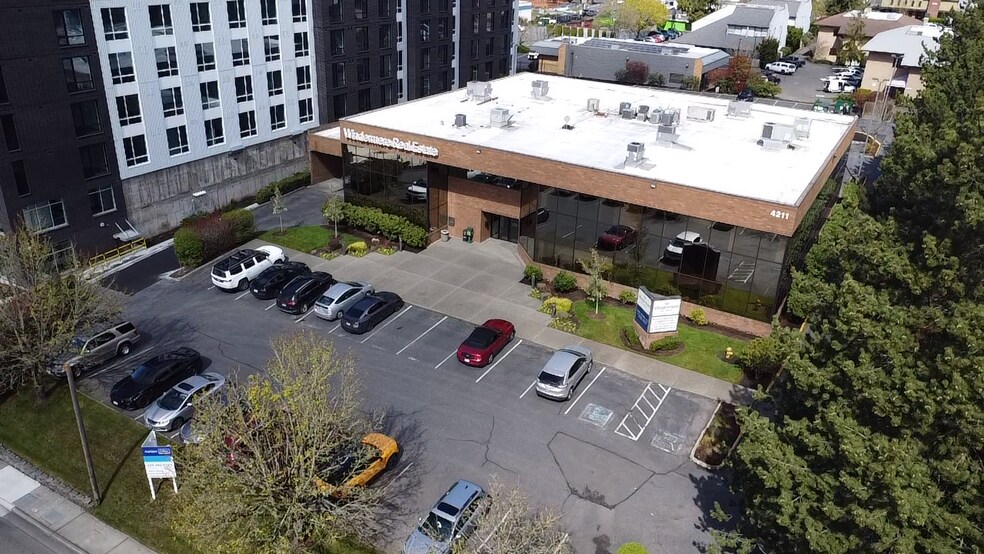 4211 Alderwood Mall Blvd, Lynnwood, WA à louer - Photo principale – Image 1 sur 9