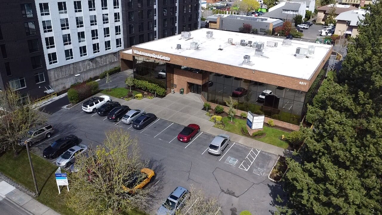 4211 Alderwood Mall Blvd, Lynnwood, WA à louer Photo principale– Image 1 sur 10