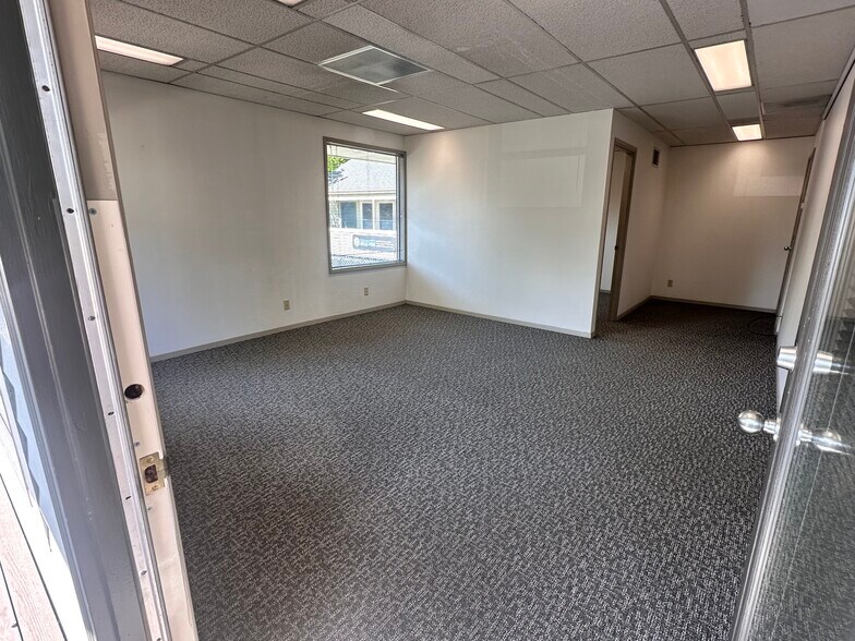 3701 SE Milwaukie Ave, Portland, OR à louer - Photo intérieure – Image 2 sur 10