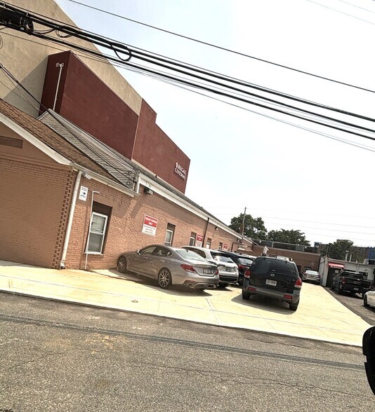 337-343 Merrick Rd, Lynbrook, NY à louer - Photo de l’immeuble – Image 3 sur 3