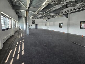 Plus de détails pour Local d'activités à louer