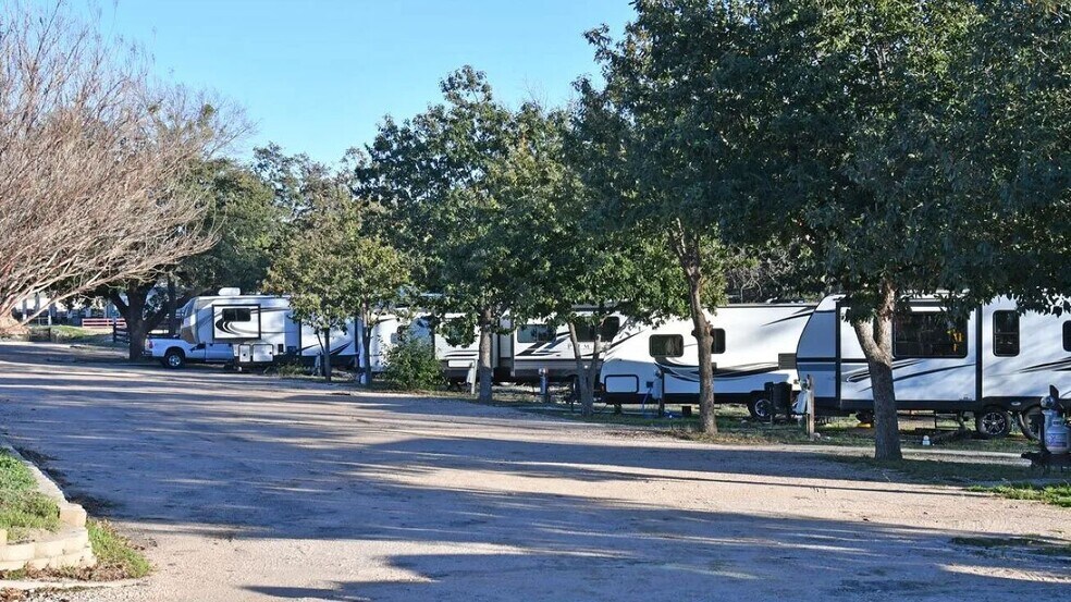 2008-2012 Fisher St, Goldthwaite, TX à vendre - Photo de l’immeuble – Image 3 sur 8