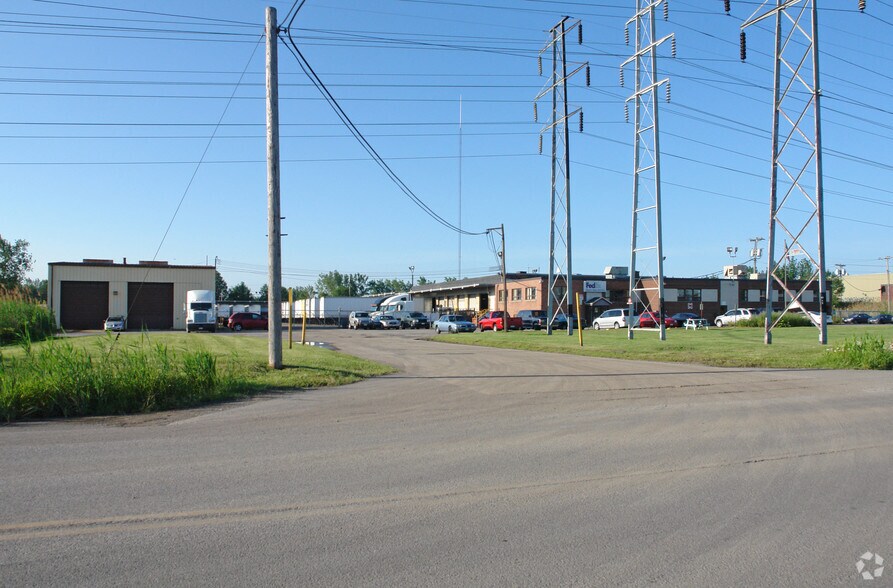 383 Sawyer Ave, Tonawanda, NY à louer - Photo principale – Image 1 sur 4