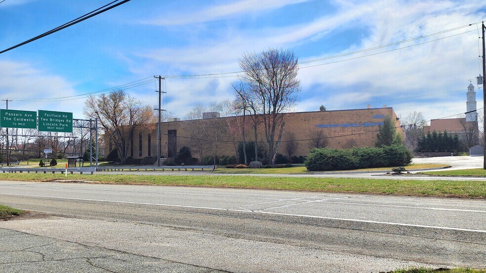 490-492 Rt 46, Fairfield, NJ à vendre - Photo de l’immeuble – Image 1 sur 24