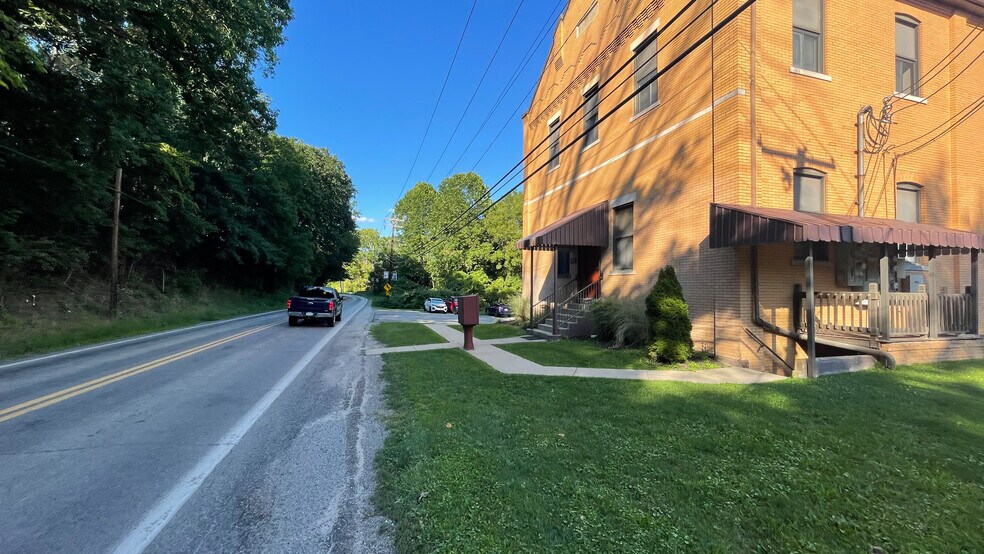 7621 Noblestown Rd, Mc Donald, PA à vendre - Photo de l’immeuble – Image 3 sur 10