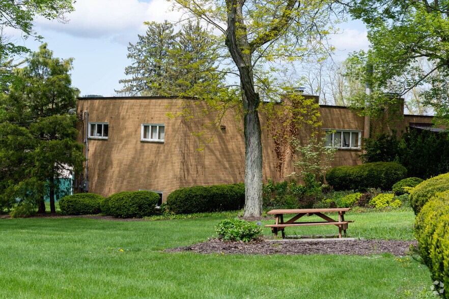 1133-1135 W Portage Trail Ext, Cuyahoga Falls, OH à louer - Photo principale – Image 1 sur 4