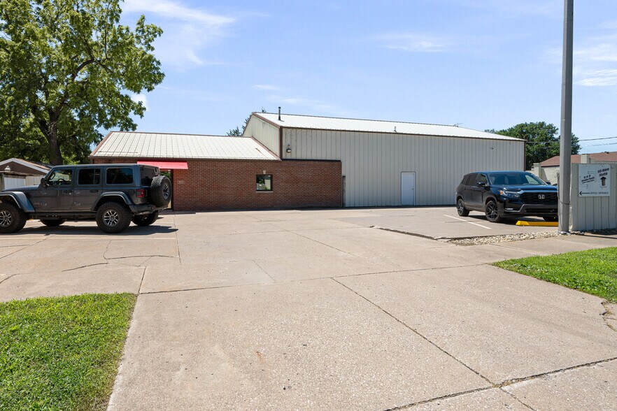 630 2nd Ave W, Milan, IL à vendre - Photo de l’immeuble – Image 3 sur 25