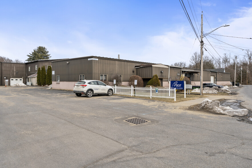 27 Kent St, Ballston Spa, NY à louer - Photo de l’immeuble – Image 1 sur 34