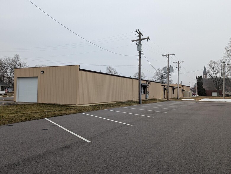 211 W Main St, Russia, OH à vendre - Photo de l’immeuble – Image 2 sur 35