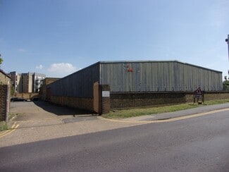 Plus de détails pour 69-71 Oldchurch Rd, Romford - Industriel/Logistique à louer