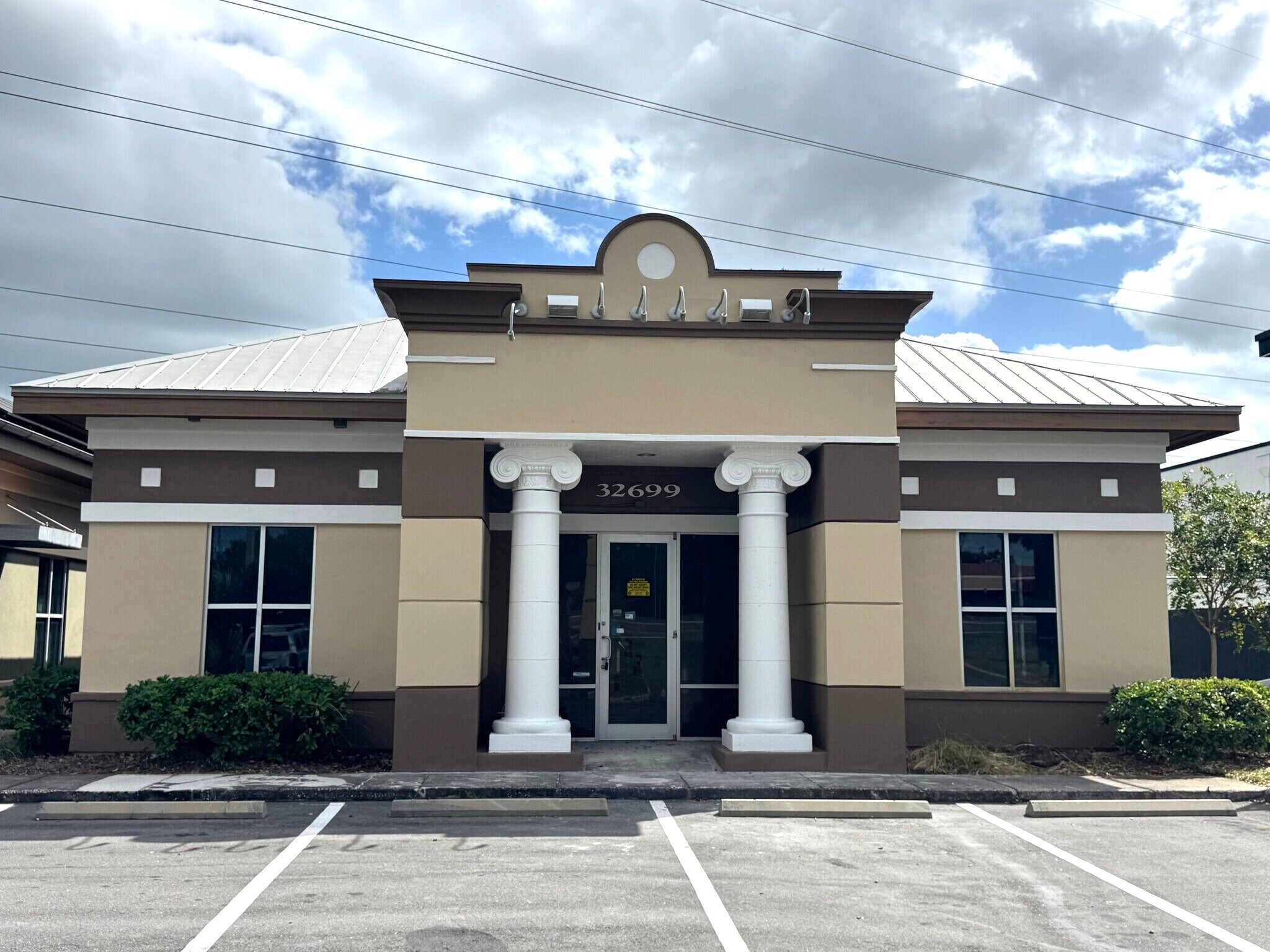 32699 US Highway 19 N, Palm Harbor, FL à louer Photo de l’immeuble– Image 1 sur 8